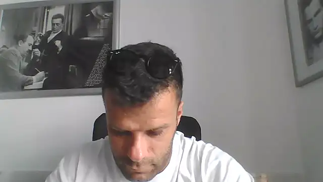 Snapshot of FROCETTO93 chatting on June 2026 06:25:02 AM FROCETTO93 online show from June 2026 06:25:02 AM