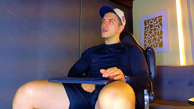 Snapshot of ALANNFERRER chatting on June 2026 10:13:02 AM ALANNFERRER online show from June 2026 10:13:02 AM