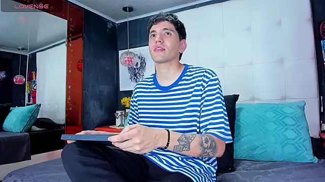 Matteo12  online show from October 2025 03:18:01 AM