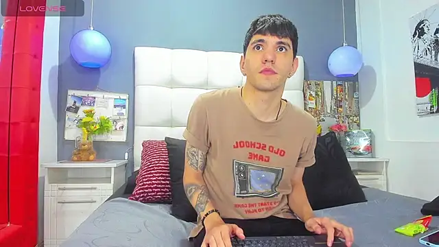 Matteo12  online show from October 2025 02:59:02 AM