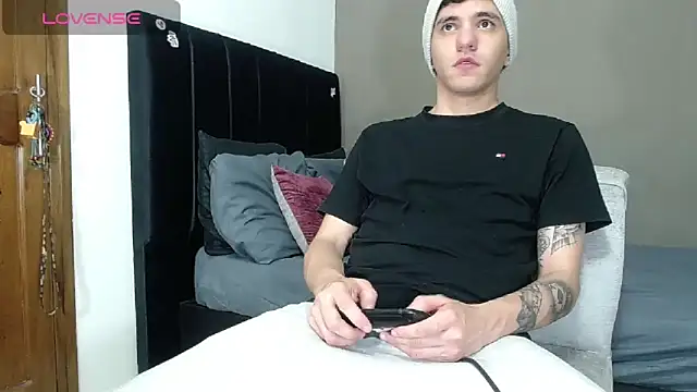 Matteo12  online show from February 2026 12:47:02 AM