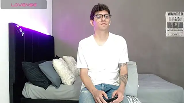 Matteo12  online show from March 2026 07:59:01 PM