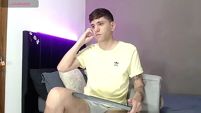 Matteo12  online show from April 2026 03:44:02 AM