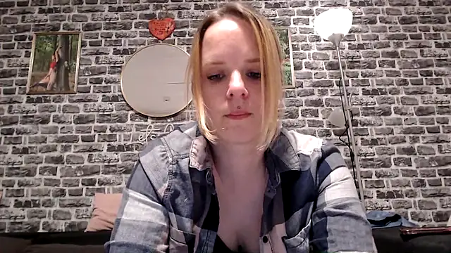 Snapshot of SexyMilf_37 chatting on April 2026 08:42:02 PM SexyMilf 37 online show from April 2026 08:42:02 PM