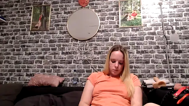 Snapshot of SexyMilf_37 chatting on April 2026 08:25:02 PM SexyMilf 37 online show from April 2026 08:25:02 PM