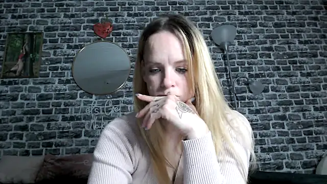 Snapshot of SexyMilf_37 chatting on May 2026 08:25:01 PM SexyMilf 37 online show from May 2026 08:25:01 PM