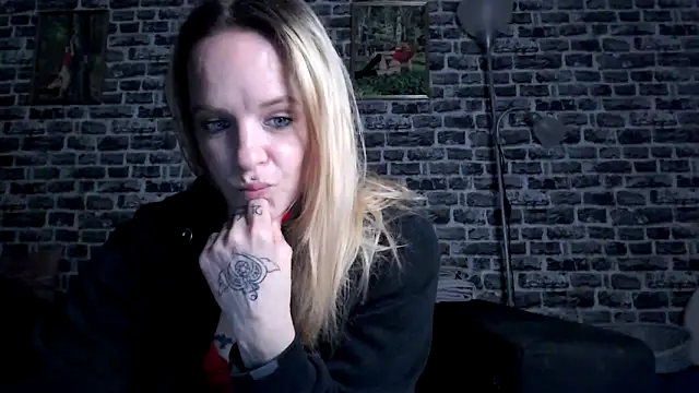 Snapshot of SexyMilf_37 chatting on May 2026 08:39:01 PM SexyMilf 37 online show from May 2026 08:39:01 PM