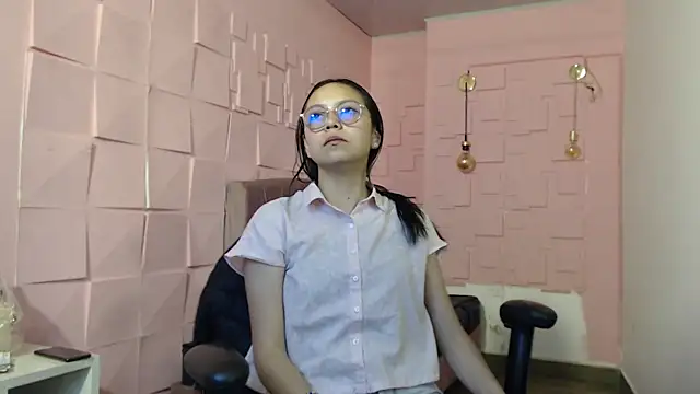 katalina07 1 online show from December 2025 02:00:01 PM