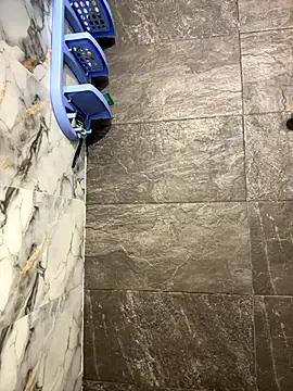 Linda Bellucci online show from December 2025 08:04:01 PM