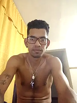 Snapshot of Negritohot2828 chatting on April 2026 04:13:02 AM Negritohot2828 online show from April 2026 04:13:02 AM