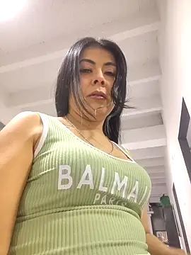 Aniajoness  online show from November 2025 02:50:01 AM