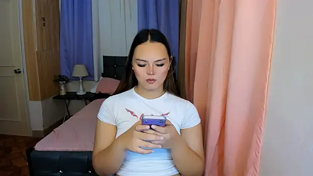 Snapshot of ameliamaureen chatting on May 2026 04:42:01 AM ameliamaureen online show from May 2026 04:42:01 AM