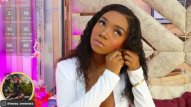 Tessa Owenss online show from October 2025 07:02:01 PM