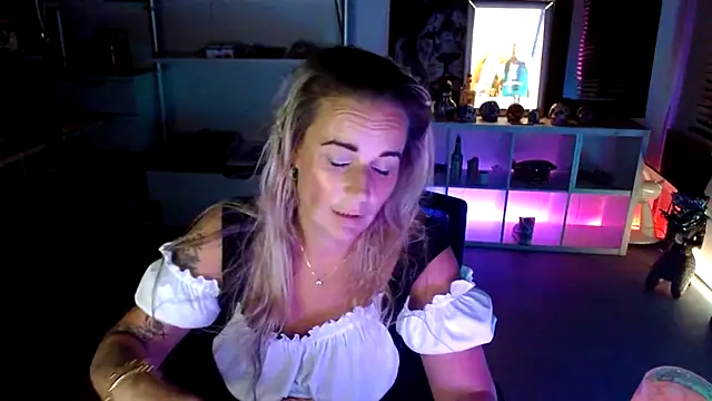 Mrs-Aurora online show from October 2025 09:25:02 PM