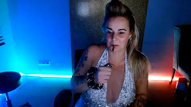 Mrs-Aurora online show from November 2025 07:58:01 PM