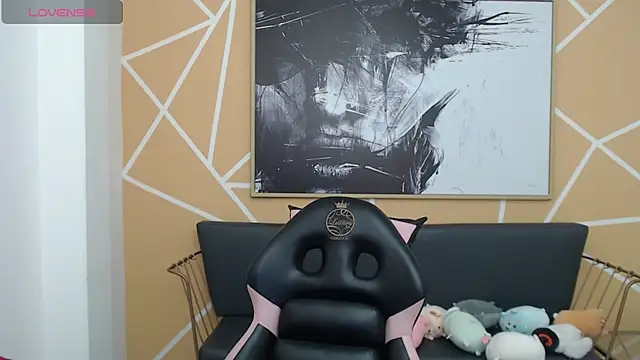 olivia russo  online show from October 2025 08:16:02 PM