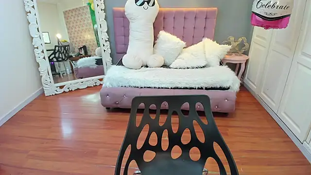 Tammy parker  online show from October 2025 04:30:01 AM