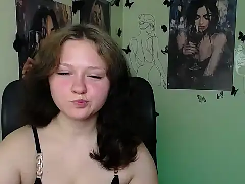 Snapshot of LadyAlice_ chatting on June 2026 06:19:01 AM LadyAlice online show from June 2026 06:19:01 AM