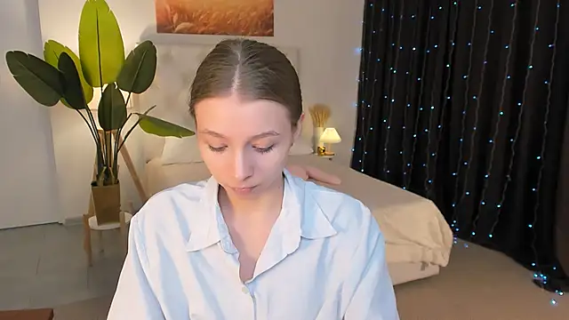 Snapshot of JulieDaniel chatting on April 2026 08:17:02 AM JulieDaniel online show from April 2026 08:17:02 AM