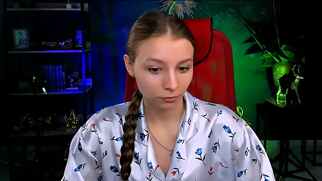 Snapshot of JulieDaniel chatting on April 2026 04:19:01 AM JulieDaniel online show from April 2026 04:19:01 AM