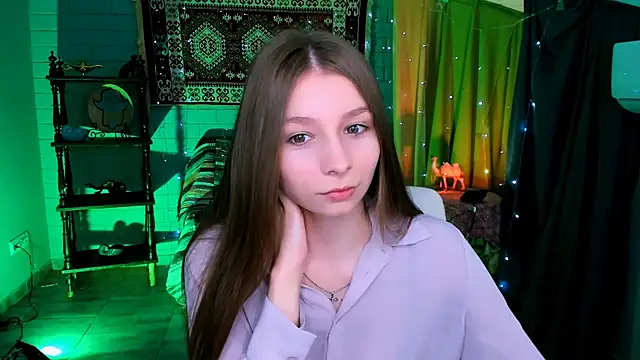 Snapshot of JulieDaniel chatting on May 2026 04:43:01 AM JulieDaniel online show from May 2026 04:43:01 AM