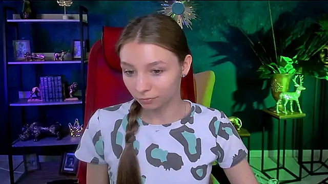 Snapshot of JulieDaniel chatting on May 2026 04:20:02 AM JulieDaniel online show from May 2026 04:20:02 AM