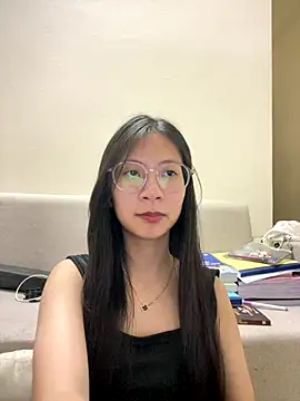 Lil-Gi online show from December 2025 03:30:01 PM