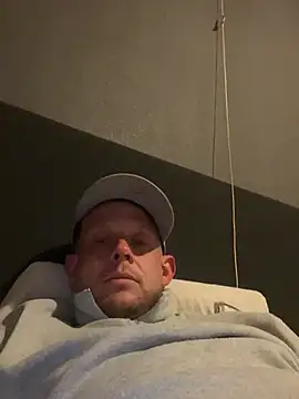 Snapshot of alfarolemmer chatting on April 2026 10:04:01 PM alfarolemmer online show from April 2026 10:04:01 PM