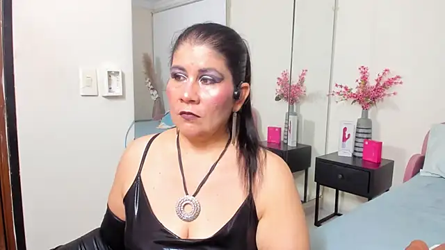 kiraGeiner online show from March 2026 08:01:01 PM