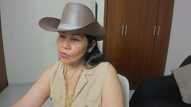 Snapshot of kiraGeiner chatting on May 2026 01:12:01 AM kiraGeiner online show from May 2026 01:12:01 AM