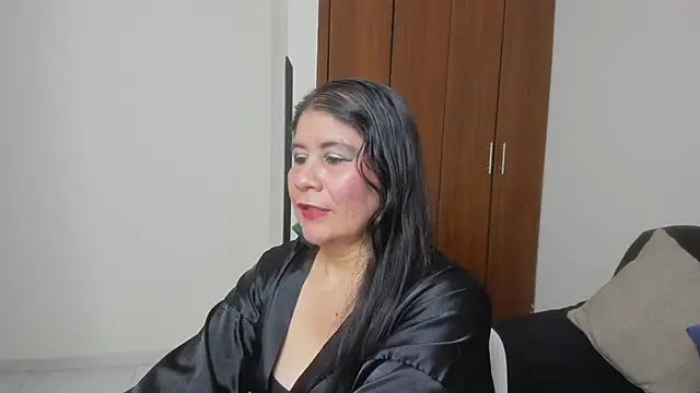 Snapshot of kiraGeiner chatting on May 2026 12:59:01 AM kiraGeiner online show from May 2026 12:59:01 AM