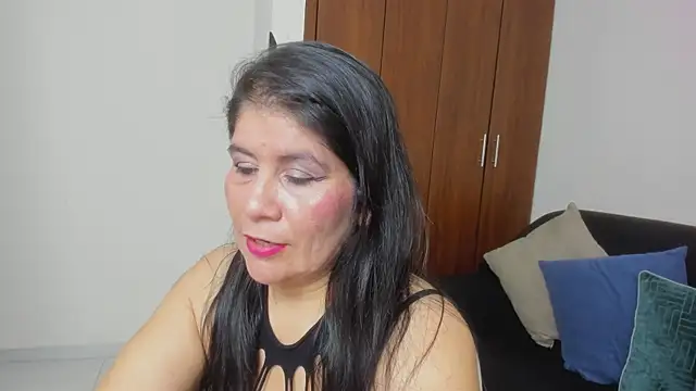 Snapshot of kiraGeiner chatting on May 2026 01:11:02 AM kiraGeiner online show from May 2026 01:11:02 AM
