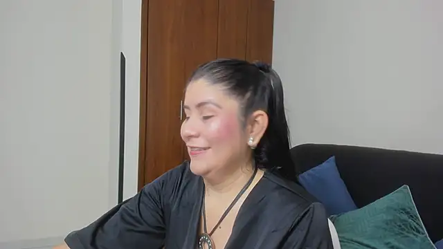 Snapshot of kiraGeiner chatting on June 2026 01:28:02 AM kiraGeiner online show from June 2026 01:28:02 AM