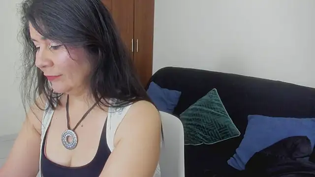 Snapshot of kiraGeiner chatting on June 2026 01:06:02 AM kiraGeiner online show from June 2026 01:06:02 AM