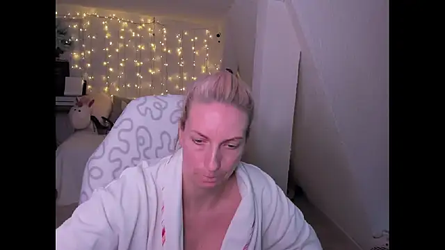 Snapshot of SexyJulia21 chatting on December 2024 05:47:02 PM SexyJulia21 online show from December 2024 05:47:02 PM