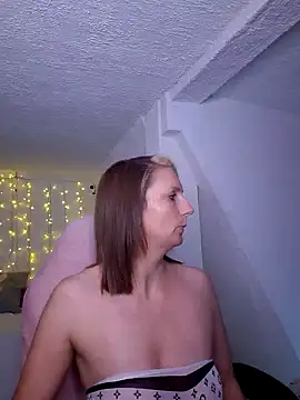 Snapshot of SexyJulia21 chatting on February 2025 12:28:01 PM SexyJulia21 online show from February 2025 12:28:01 PM