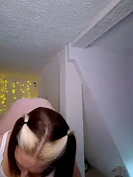 Snapshot of SexyJulia21 chatting on February 2025 12:44:02 PM SexyJulia21 online show from February 2025 12:44:02 PM