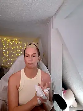 Snapshot of SexyJulia21 chatting on March 2025 10:20:02 AM SexyJulia21 online show from March 2025 10:20:02 AM