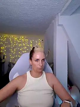 Snapshot of SexyJulia21 chatting on March 2025 12:45:01 PM SexyJulia21 online show from March 2025 12:45:01 PM