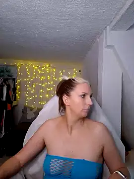 Snapshot of SexyJulia21 chatting on March 2025 12:13:01 PM SexyJulia21 online show from March 2025 12:13:01 PM