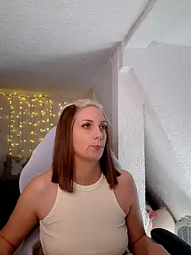 Snapshot of SexyJulia21 chatting on March 2025 09:44:02 AM SexyJulia21 online show from March 2025 09:44:02 AM