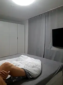 Snapshot of SexyJulia21 chatting on September 2025 05:51:01 AM SexyJulia21 online show from September 2025 05:51:01 AM