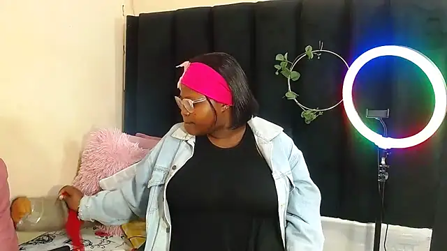 AmazingDarkDoll online show from October 2025 06:08:02 PM