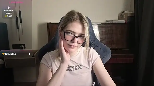 Snapshot of KatanaSVibe chatting on May 2026 04:26:01 PM KatanaSVibe online show from May 2026 04:26:01 PM