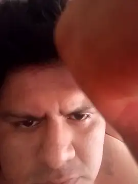 Snapshot of Yiyo19-3 chatting on October 2025 02:40:01 PM Yiyo19-3 online show from October 2025 02:40:01 PM