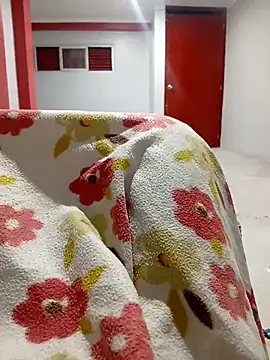 Snapshot of Yiyo19-3 chatting on November 2025 08:15:02 AM Yiyo19-3 online show from November 2025 08:15:02 AM