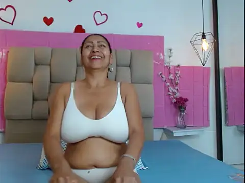 Damary Leon online show from June 2026 07:00:02 PM