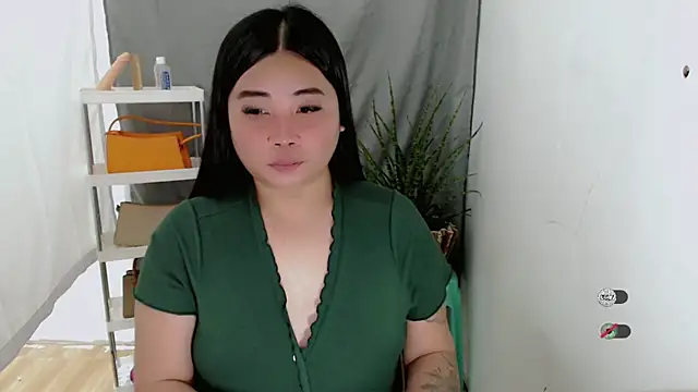 Yhana Slut online show from November 2025 01:25:02 PM