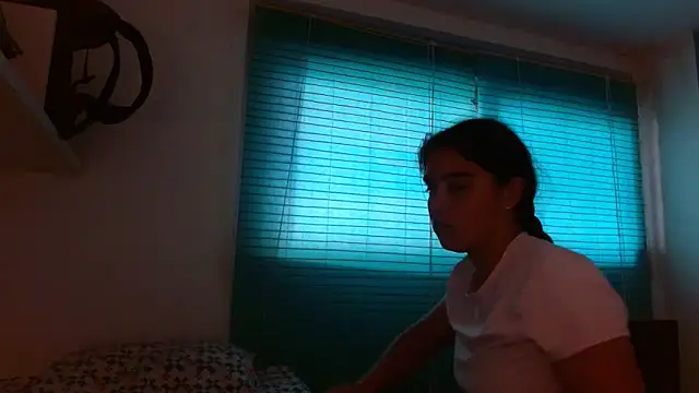 Arieeel 09 online show from April 2026 04:08:01 PM