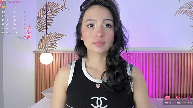 Snapshot of Valleriie_ chatting on July 2026 04:22:02 PM Valleriie online show from July 2026 04:22:02 PM